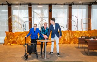 Commissaris van de Koning Jetta Klijnsma en statenleden Anry Kleine Deters en Björn Schütte
